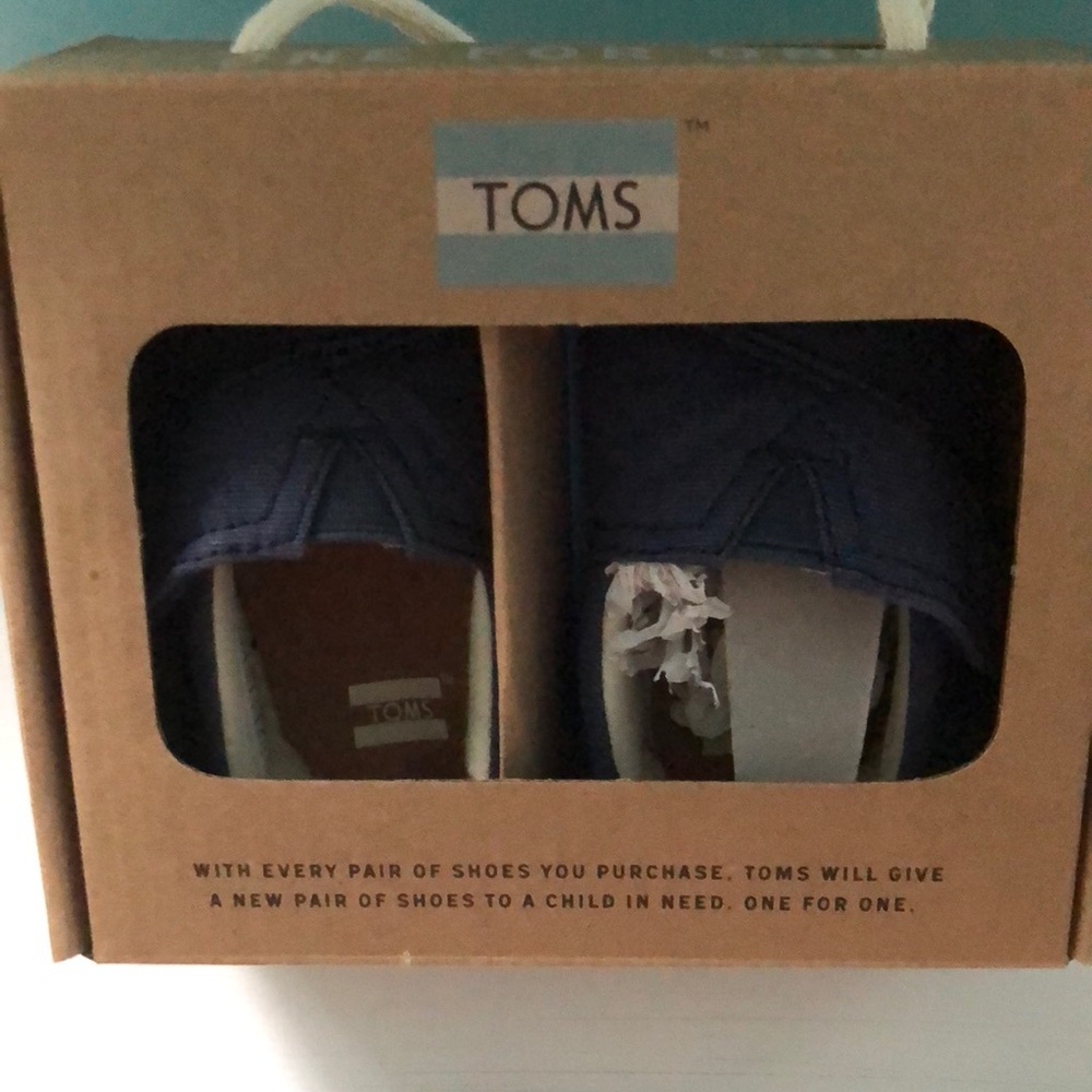 Toms infant soft shoe